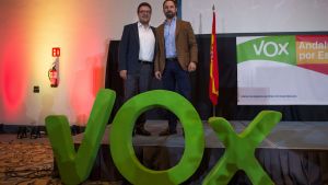 VOX-ledarna Santiago Abascal och Francisco Serrano. VOX-ledarna Santiago Abascal och Francisco Serrano