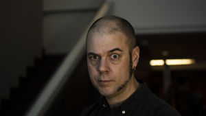 Miiku skrattar helst år högerpopulister och politiker utan självkritik. Miiku Lehtelä, animatör