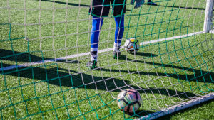 Om man använder finska på fritiden är man troligtvis också bättre på det i skolan. EIF fotboll Ekenäs