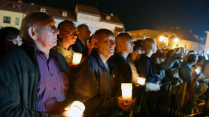 Människor deltog i en minnesceremoni i Wielun där krigets första bomber föll. Människor samlade för minneshögtidligheter 80 år efter andra världskriget i den polska staden Wielun, där krigets första bomber föll.