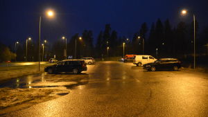 Anslutningsparkeringen i Drägsby är sällan fullsatt, men så ligger den inte heller lika centralt som parkeringen i Ensbacka. Parkeringsplats i regnigt höstväder.