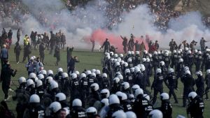 Polisen ingrep mot olagliga demonstrationer i Bryssel på första maj. Polisen ingrep mot olagliga demonstrationer i Bryssel på första maj