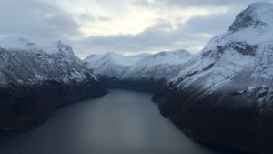 Bergen är en orsak till att Norge digitaliserar först. Åknesfjället och Storfjorden