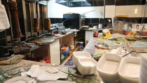 En kebabrestaurang vandaliserades av högerextremisterna. En kebabgrill vandaliserades av högerextremister i Leipzig.