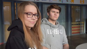 Michelle Kihlstedt och Christian Berg går i nionde klass i Karis svenska högstadium. Michelle Kihlstedt och Christian Berg i Karis svenska högstadium.