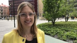 Helene Öberg, Miljöpartiet, poängterar att det viktiga är kvinnans självbestämmande och att staten inte kan lägga sig i det. Porträttbild på Helene Öberg, statssekreterare, Miljöpartiet.