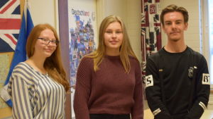 Rebecca Bergholm, Moa Aulanko och Jacob Flemmich studerar alla i Ekenäs gymnasium. Tre studeranden på Ekenäs Gymnasium.
