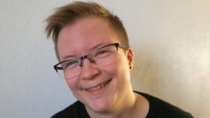 Sakris Kupila studerar medicin vid "lääkis" i Helsingfors. Han valdes nyligen till ordförande för Seta. Hösten 2018. Sakris Uutela studerar medicin vid Läkis i Helsingfors. Han är också aktiv inom bland annat Invalidförbundet, Familjeförbundet och valdes nyligen till ordförande för Seta.. Hösten 2018.