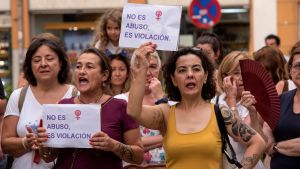 Protester mot en gruppvåldtäkt. Demonstration i Palma de Mallorca 8.7.2019 Protester mot könsrelaterat våld. Demonstration i i Palma de Mallorca 8.7.2019