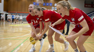 HIFK-spelare jublar