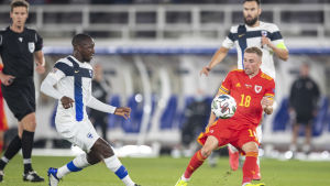 Finlands start i Nations League blev ingen munter historia. Glen Kamara i landskamp mot Wales.