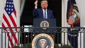 President Trump berättade om alla rekord som slagits under hans tid som president. Donald Trump på Vita husets balkong talar till sina väljare 10.10.2020