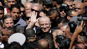 Den palestinska premiärministern Rami Hamdallah försäkrar att han vill tackla det ekonomiska armodet i Gazas Den palestinska premiärministern Rami Hamdallah försäkrar att han vill tackla det ekonomiska armodet i Gazas