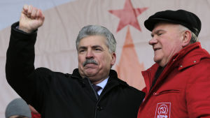 Pavel Grudinin är ryska kommunistpartiets presidentkandidat. Här är han tillsammans med partiordföranden Gennadij Ziuganov som finns till höger på bilden. Pavel Grudinin är ryska kommunistpartiets presidentkandidat. Här är han tillsammans med partiordföranden Gennadij Ziuganov som finns till höger på bilden.