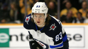 Sami Niku låg länge bra till med tanke på en plats i NHL-laget. Men ändå spelar han i AHL. Sami Niku i Winnipeg Jets.