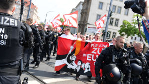 Högerextrema NPD demonstrerar i Dresden. Mannen som misstänks för politikermordet var tidigare aktiv i partiet.