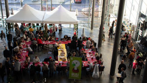 1350 besökte BUU-dagen i Helsingfors i år. BUU-dagen i Hfors 2019. Bild tagen uppifrån på Arcadas torg.