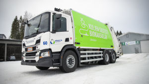 Om det finns lastbilar som går på biogas, så varför inte traktorer? Jätekukon kaasukäyttöinen roska-auto