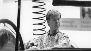 Säveltäjä Magnus Lindberg orkesteriteoksensa Kraft harjoituksissa 1991.