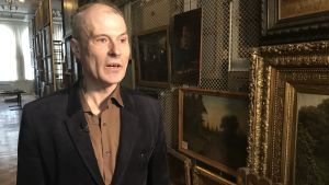 Sergej Ovsiannikov. Sergej Ovsiannikov, biträdande direktör för konstmuseet i den ryska staden Rybinsk, där en försvunnen tavla av Albert Edelfelt hittats.
