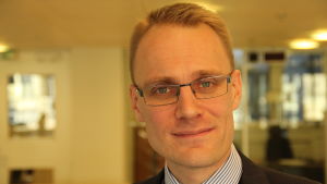 Oscar Taimitarha tror att användningen av kontanter kommer att fortsätta sjunka. Oscar Taimitarha på Aktia.