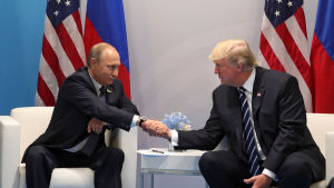 Donald Trump och Vladimir Putin träffades senast i Tyskland i somras och det är möjligt de träffas informellt i under Apecs toppmöte i Vietnam