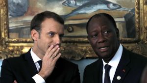 Frankrikes president Emmanuel Macron och Elfenbenskustens president Alassane Ouattara Frankrikes president Emmanuel Macron och Elfenbenskustens president Alassane Ouattara