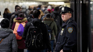 En polis övervakar tunnelbanestationen i Manhattan där Akayed Ullah detonerade en rörbomb på måndag. En polis övervakar tunnelbanestationen i Manhattan där Akayed Ullah detonerade en rörbomb på måndag.