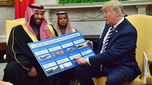 Kronpris Mohammed bin Salman och Donald Trump i Vita huset. Bitte Hammargren tror att mordet på journalisten Jamal Khashoggi kan påverka USA relation till Saudiarabien. – Det blir nog omöjligt för Trump att ha "business as usual". Någonting kommer att förändras, men det återstår att se hur stora de förändringarna blir. Det beror dels på vilken diplomatisk lösning som Turkiet och Saudiarabien kommer fram till, och dels på det spel som pågår mellan Turkiet och USA i den här frågan. Muhammad bin Salman och Donald Trump i Vita huset.