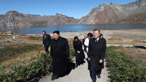 Sydkoreas president besökte i fjol det heliga berget Paektu-san i norra Nordkorea tillsammans med Kim Jong-Un. Kim Jong-Un representerar distriktet kring den heliga vulkanen Paektusan. Kim besökte Paektusan i fjol tillsammans med Sydkoreas president Moon Jae-In