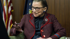 Den verkliga Ruth. 86-åriga Ruth Bader Ginsburg jobbar fortfarande. Ruth Bader Ginsberg under ett framträdande i New York.