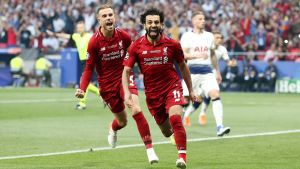 Mohamed Salah firar sitt mål. Mohamed Salah firar mål.