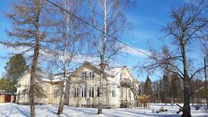 Det här är fastigheten som Rödsöborna vill ta hand om. Rödsö före detta skola.