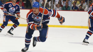 Esa Tikkanen var en av Oilers ledande spelare. Esa Tikkanen var en av Oilers ledande spelare.