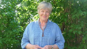 Elisabeth Rehn ska läsa sex böcker och välja sin favorit. Elisabeth Rehn är en av Vegas Sommarpratare 2014