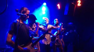 Drifters' Collective är tighta på scen The making of Drifters' Collectives musikvideo Any Day Now