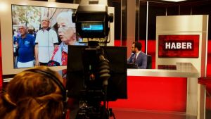 Kurditaustainen IMC-TV suljettiin lokakuussa. Kanava oli yksi viimeisistä riippumattomista tiedotusvälineistä Turkissa. Riippumaton turkkilainen IMC-TV on seurannut erityisesti kurdilauiden tilannetta. Kanava suljettiin lokakuussa.