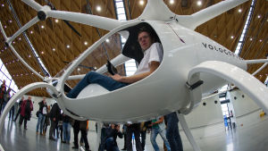 Drönaren Volocopter ska rymma två personer och fungera som Dubais luftburna, elektriska taxi. Drönaren Volocopter ska rymma två personer och fungera som Dubais luftburna, elektriska taxi.
