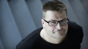 Miska Rantanen har skrivit en bok om kalsongfylla. Författaren Miska Rantanen.