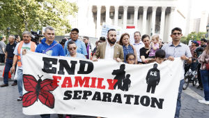 Demonstration i New York mot separering av familjer i immigrationspolitiken Demonstration i New York mot separering av familjer i immigrationspolitiken