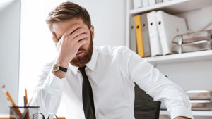 I januari och februari är vi minst produktiva. Trött man på ett kontor