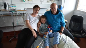 Mamma Karin, Gabriel och pappa Benny Axelsson. Karin, Gabriel och Benny Axelsson.
