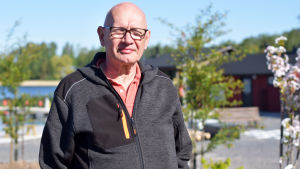 Henrik Huldin är ordförande för Bromarv byaråd. Porträttbild av Henrik Huldin.