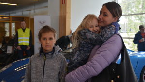 Hedda, Adrian och Linnea Berglund tyckte att Toroidionbilen var tuff och snygg. Hedda, Adrian och Linnea Berglund tyckte att Toroidionbilen var tuff.
