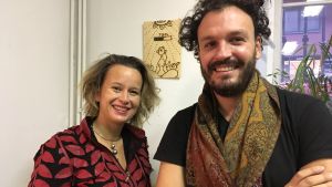 Marita Muukkonen och Ivor Stodolsky är glada över statspriset. Erkännandet är viktigt. Marita Muukkonen och Ivor Stodolsky på Perpetuum Mobile.