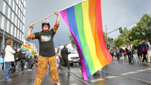 Enligt medieuppgifter deltog över 500 personer i en demonstration för hbtq-personers rättigheter i Berlin den 30 maj. På bilden en demonstrant från Lesben- und Schwulenverbandes Berlin-Brandenburg. Enligt mediauppgifter deltog över 500 personer i en demosntration för hbtq-personers rättigheter i Berlin den 30 maj. På bilden en demonstrant från Lesben- und Schwulenverbandes Berlin-Brandenburg.