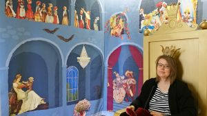 Museiguiden Katarina Forslund på tronen i Åbo slott". Museiguiden Katarina Forslund på tronen i en del av Alexander Reichsteins installation "I slottet". Topelius sagoland i Nykarleby 2018.