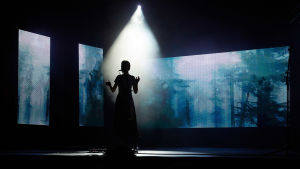 Maarja Nuut förtrollar med sin röst Den estniska folkmusikern Maarja Nuut på Viljandi folkmusikfestival 2016.