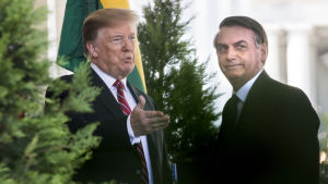 Donald Trump och Jair Bolsonaro poserar vid sin gemensamma presskonferens.
