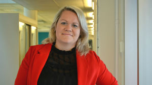 Enligt Marjo Österdahl har inte Närpes så mycket att vinna på en fusion. Porträtt av Marjo Österdahl.